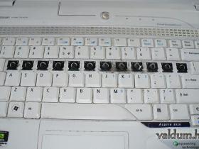 Portatīvā kompja tastatūras tīrīšana