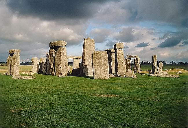 7Stounhenge atrodas Anglija... Autors: kikya1031 10 mistiskas vietas