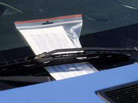 Tas ir absurds! Un šim absurdam ATĻAUJAS un licences izsniedz RĪGAS DOME!!!