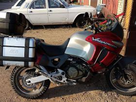 Taisam mocim HONDA Varadero xl1000 centrālo "peku" (central stand).