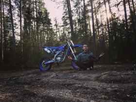 Pirmais vlogs par izbraucienu ar krosa moci