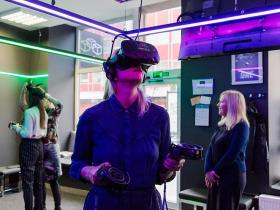 Latvijā pirmā virtuālās realitātes izklaides studija jeb «VR arcade»