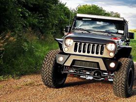Jeep Wrangler Off Road tapšana.