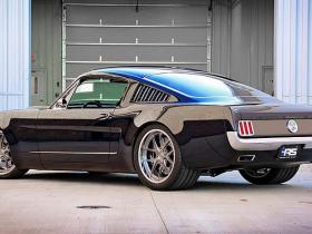 1965 Ford Mustang 5.0L Coyote Aluminator SC Crate tapšana.