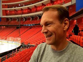 "The Perfect Human" Lidstrēms bauda hokeju arī no tribīnēm